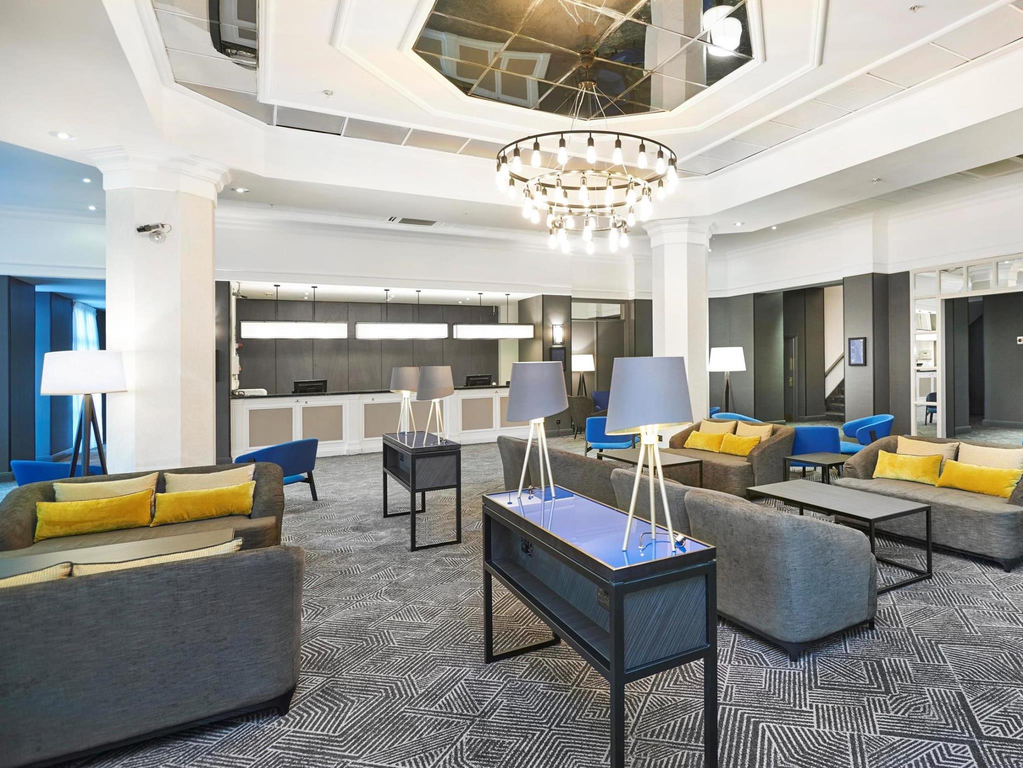 Doubletree By Hilton Dartford Bridge Hotell Exteriör bild