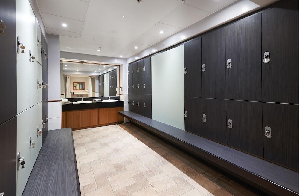 Doubletree By Hilton Dartford Bridge Hotell Exteriör bild