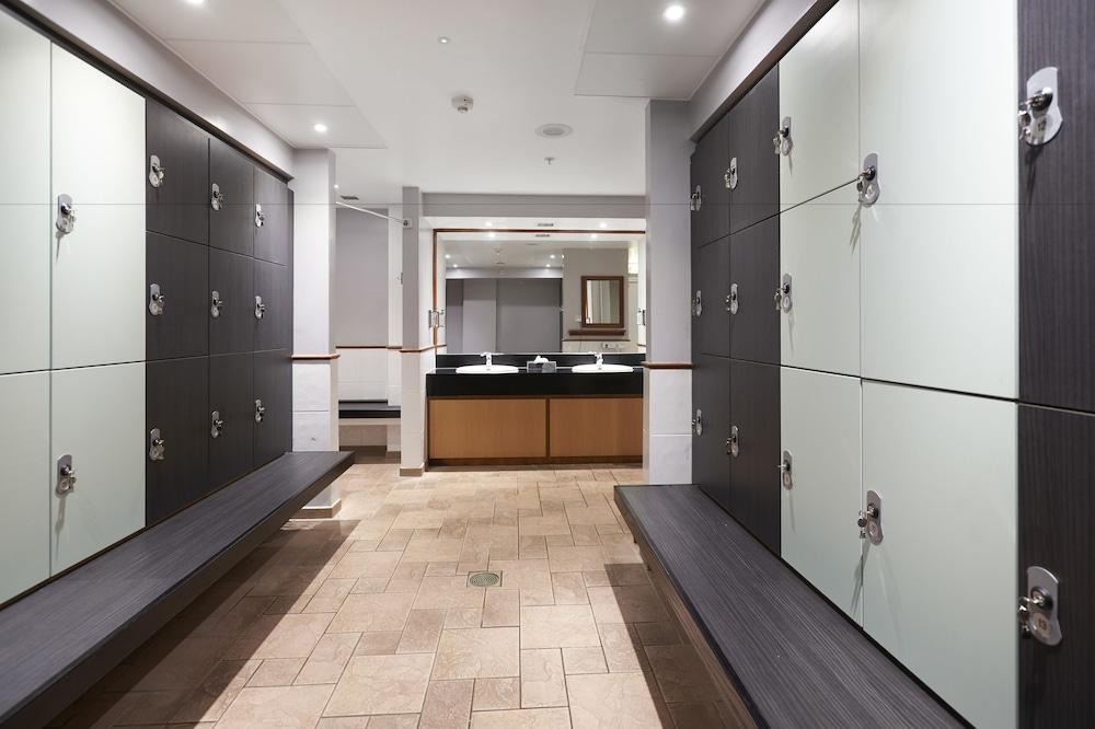 Doubletree By Hilton Dartford Bridge Hotell Exteriör bild