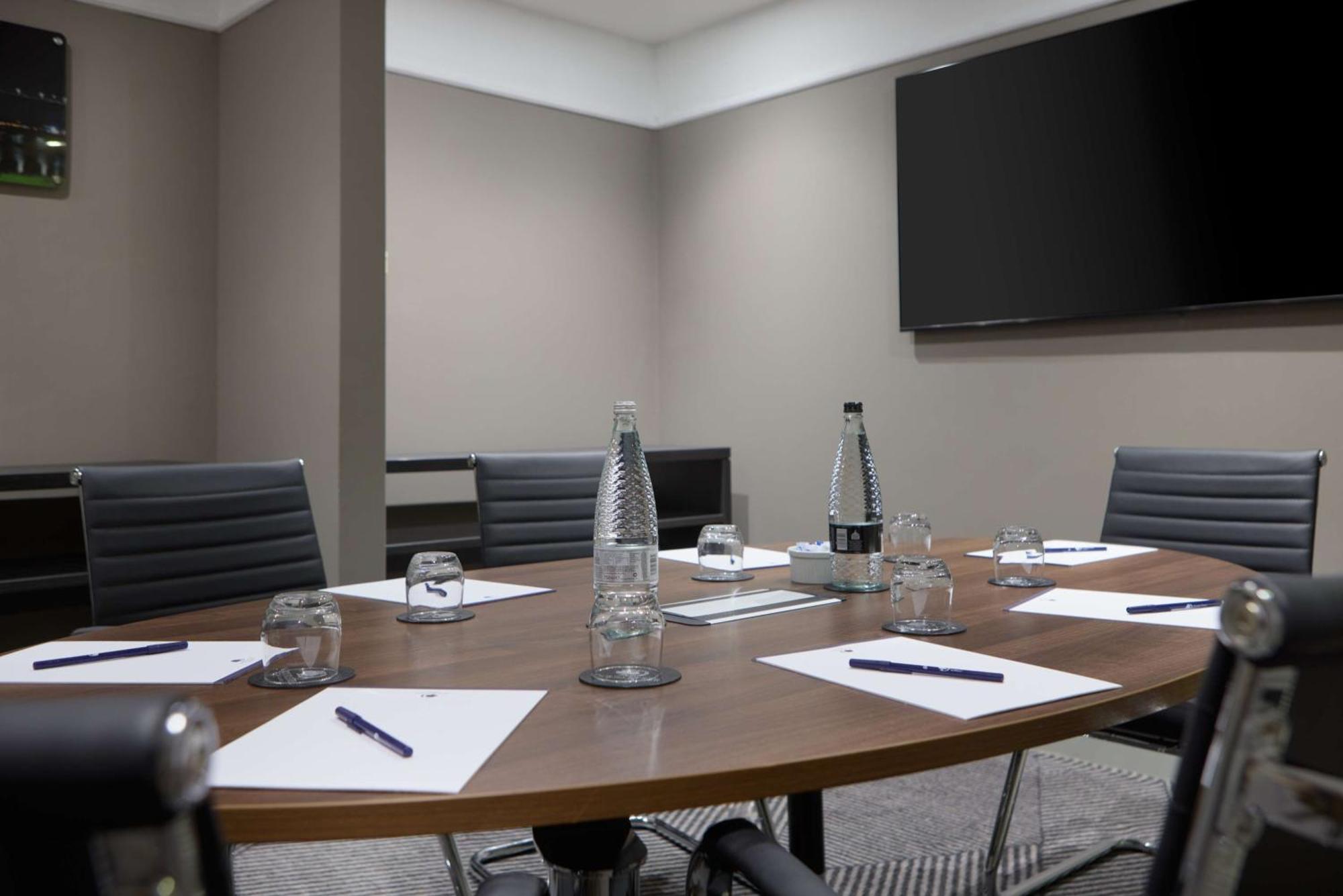 Doubletree By Hilton Dartford Bridge Hotell Exteriör bild