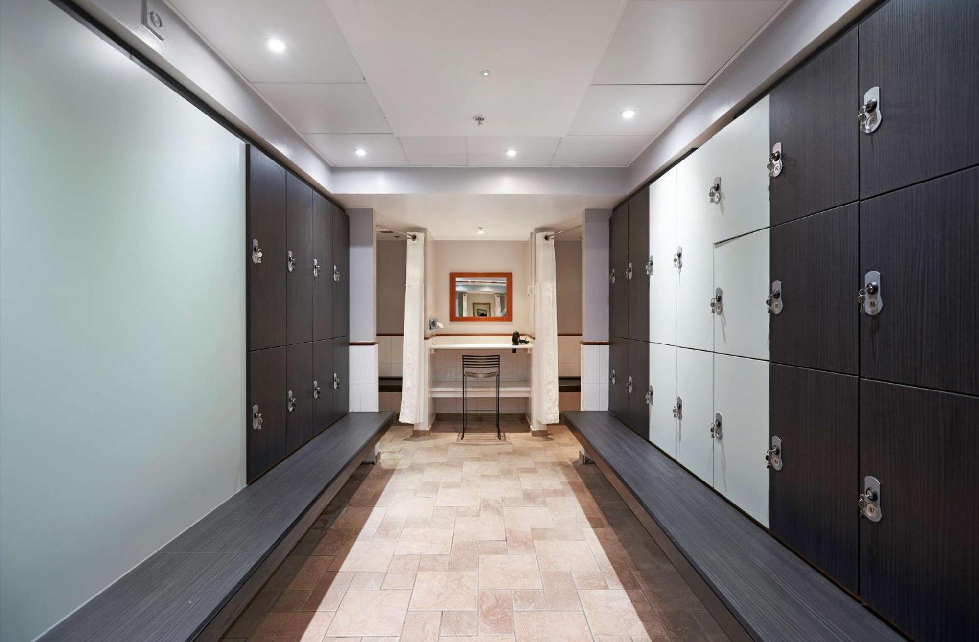Doubletree By Hilton Dartford Bridge Hotell Exteriör bild
