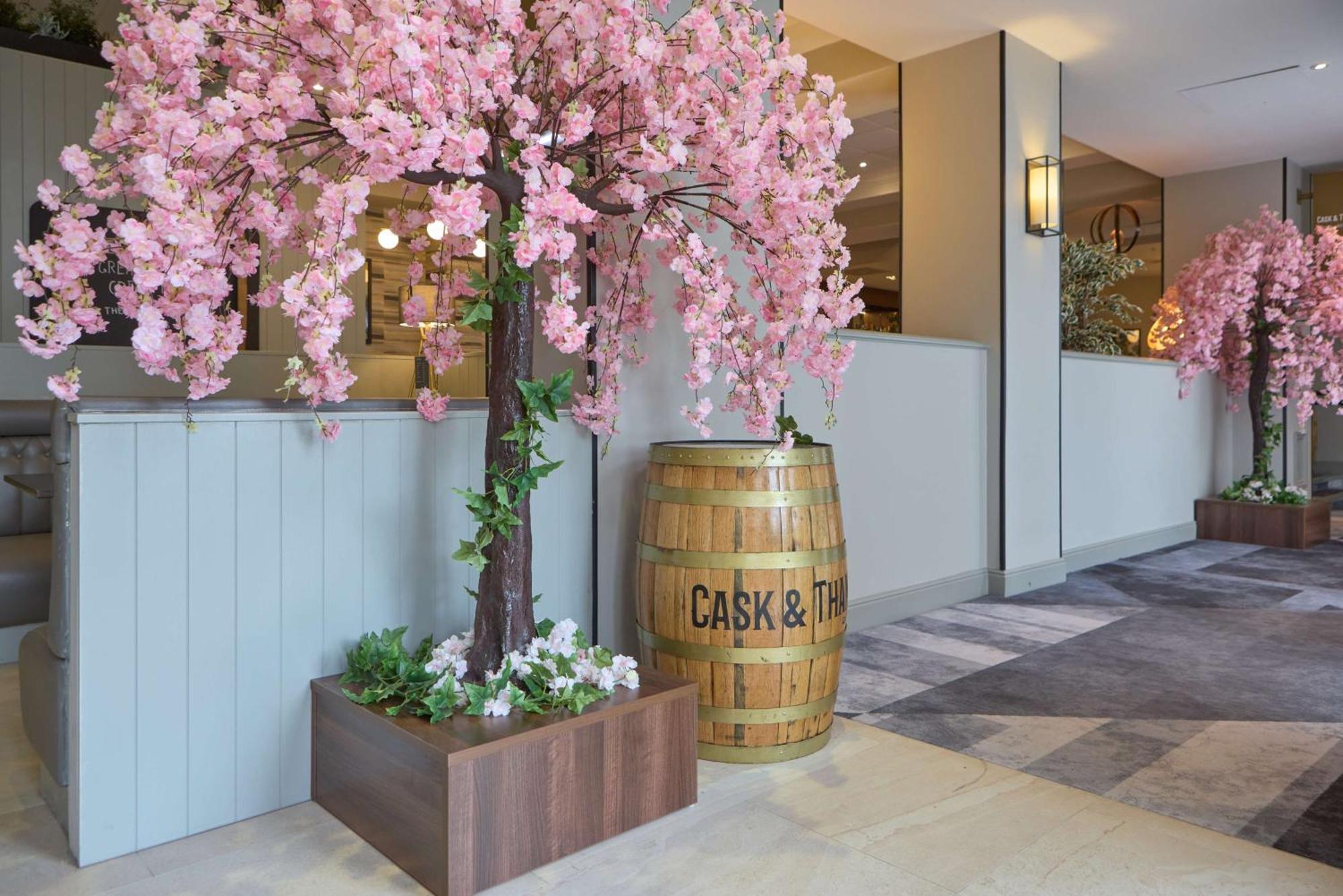 Doubletree By Hilton Dartford Bridge Hotell Exteriör bild