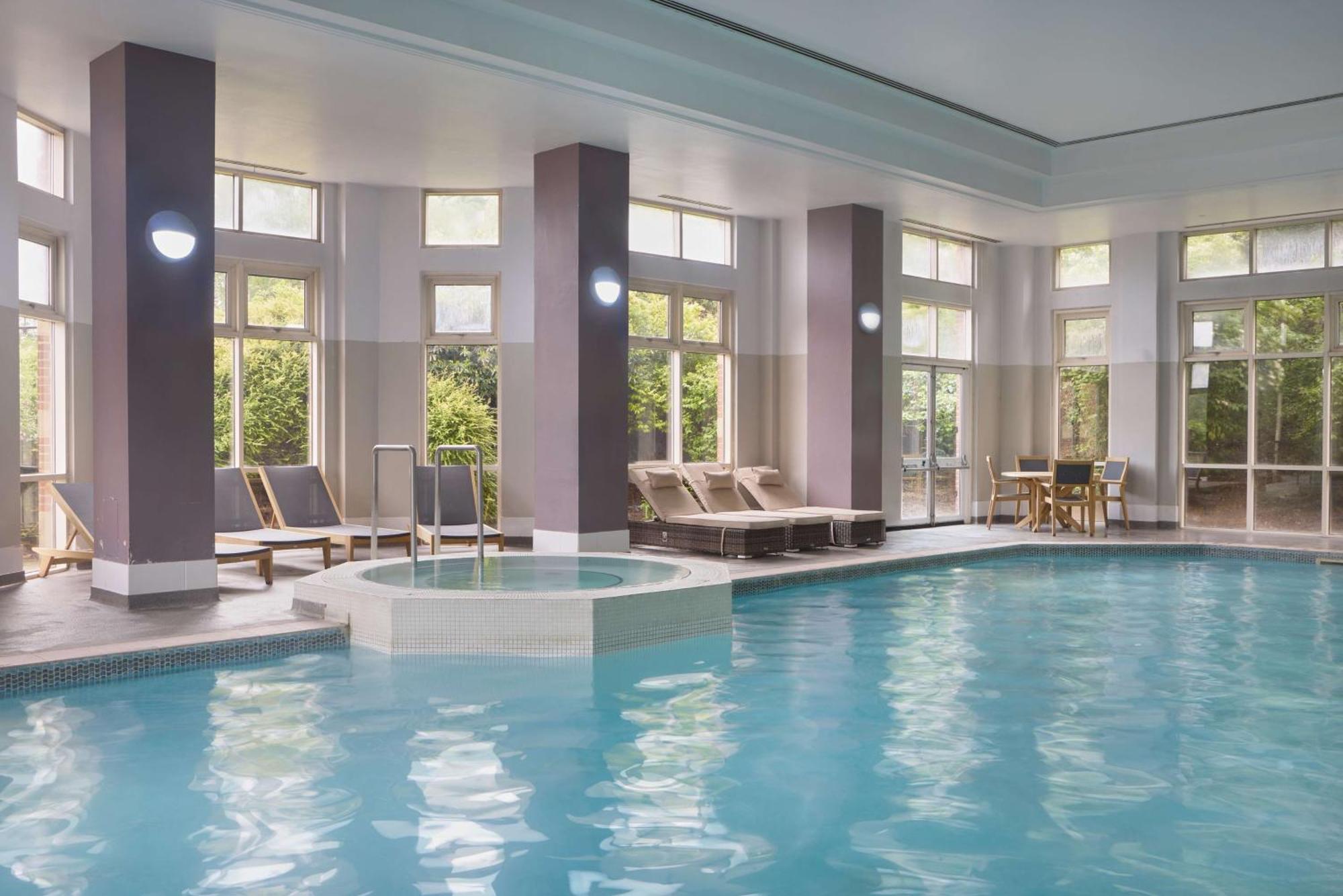Doubletree By Hilton Dartford Bridge Hotell Exteriör bild