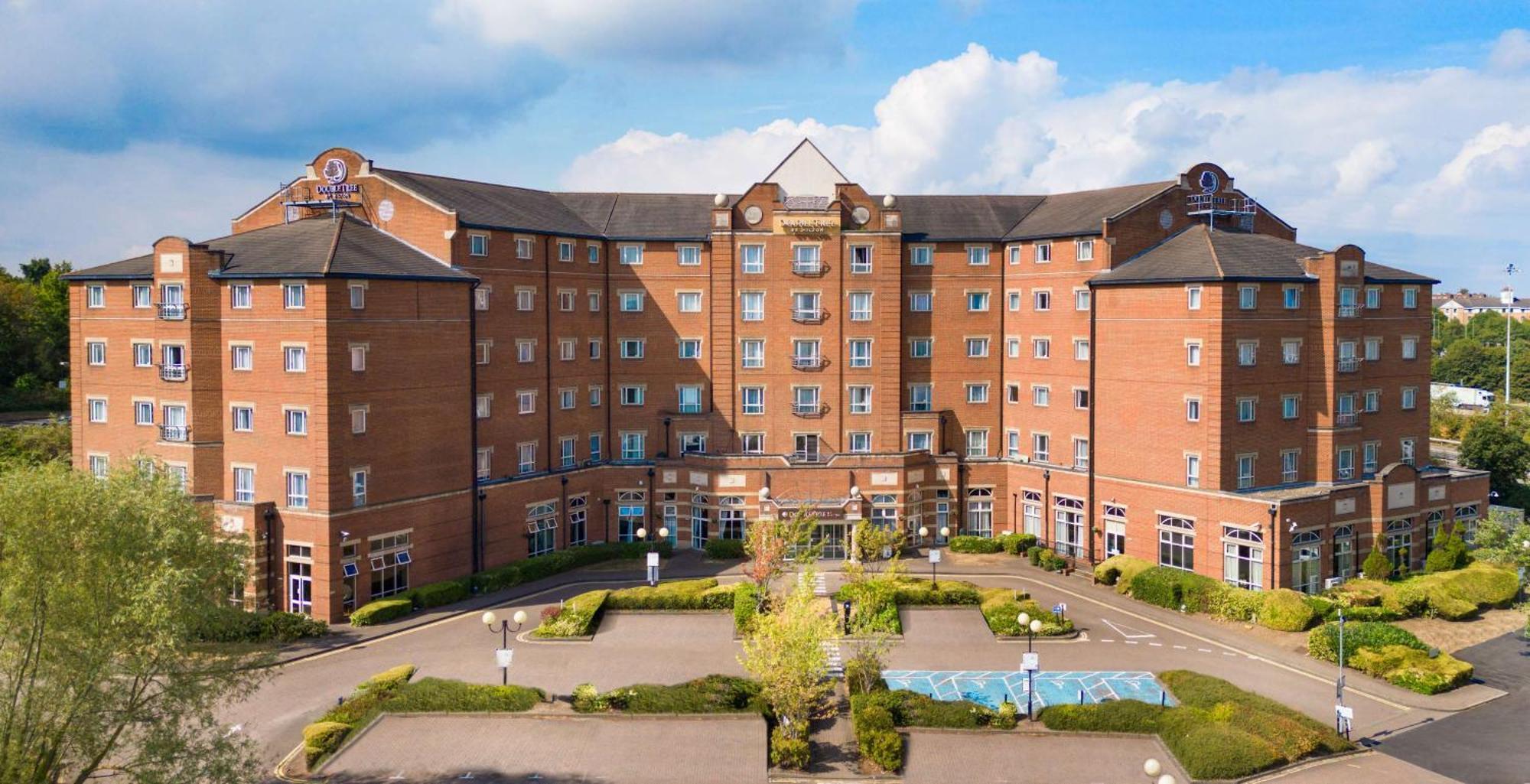 Doubletree By Hilton Dartford Bridge Hotell Exteriör bild