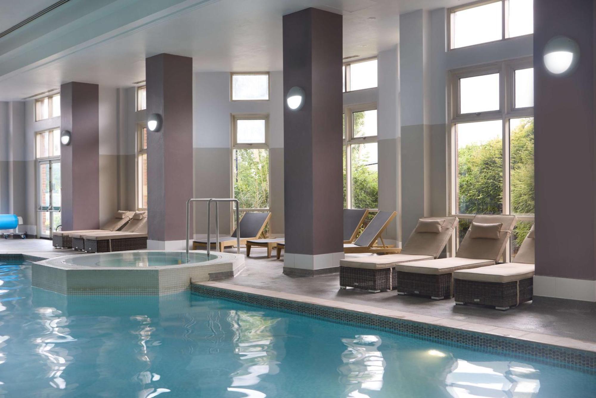 Doubletree By Hilton Dartford Bridge Hotell Exteriör bild